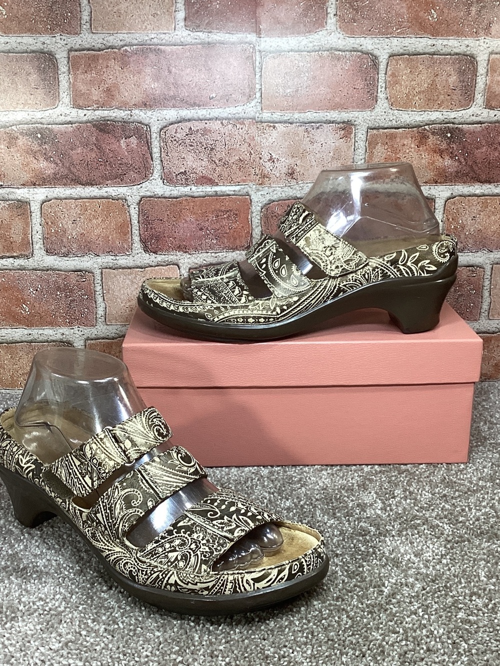 Aravon women’s Sandals size 9 AA